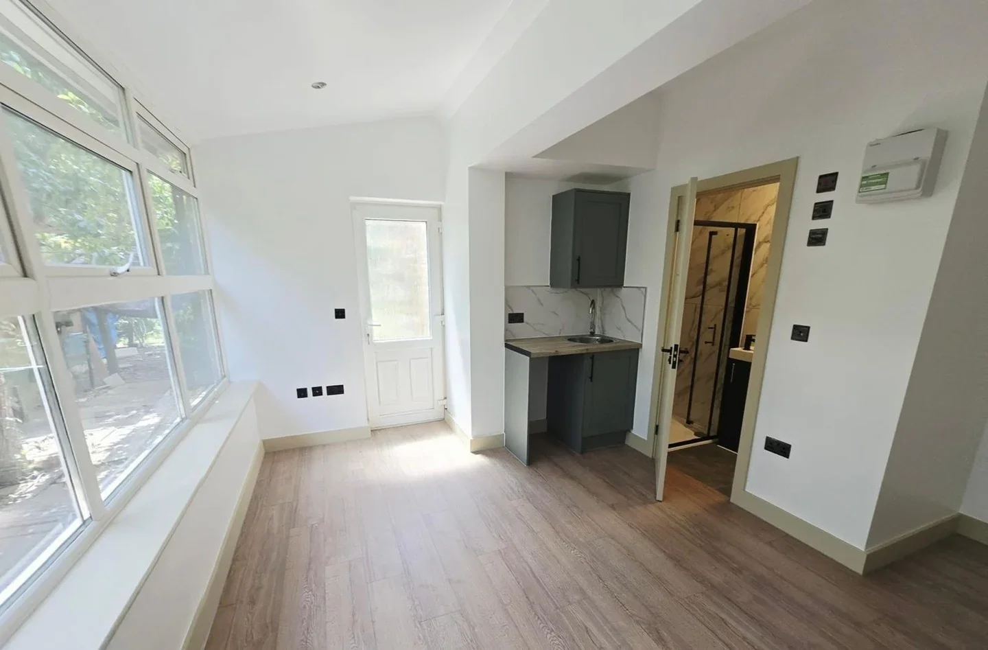 Room Cranborne Avenue in Greater London