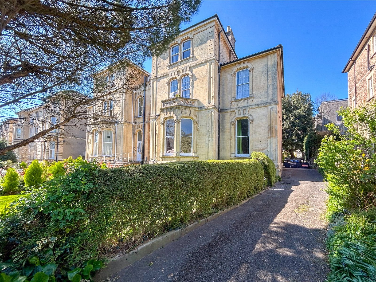 Flat Apsley Road in Bristol