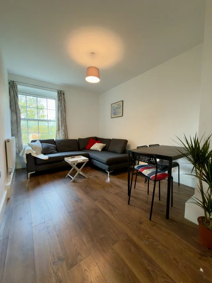 Room Union Road in Greater London