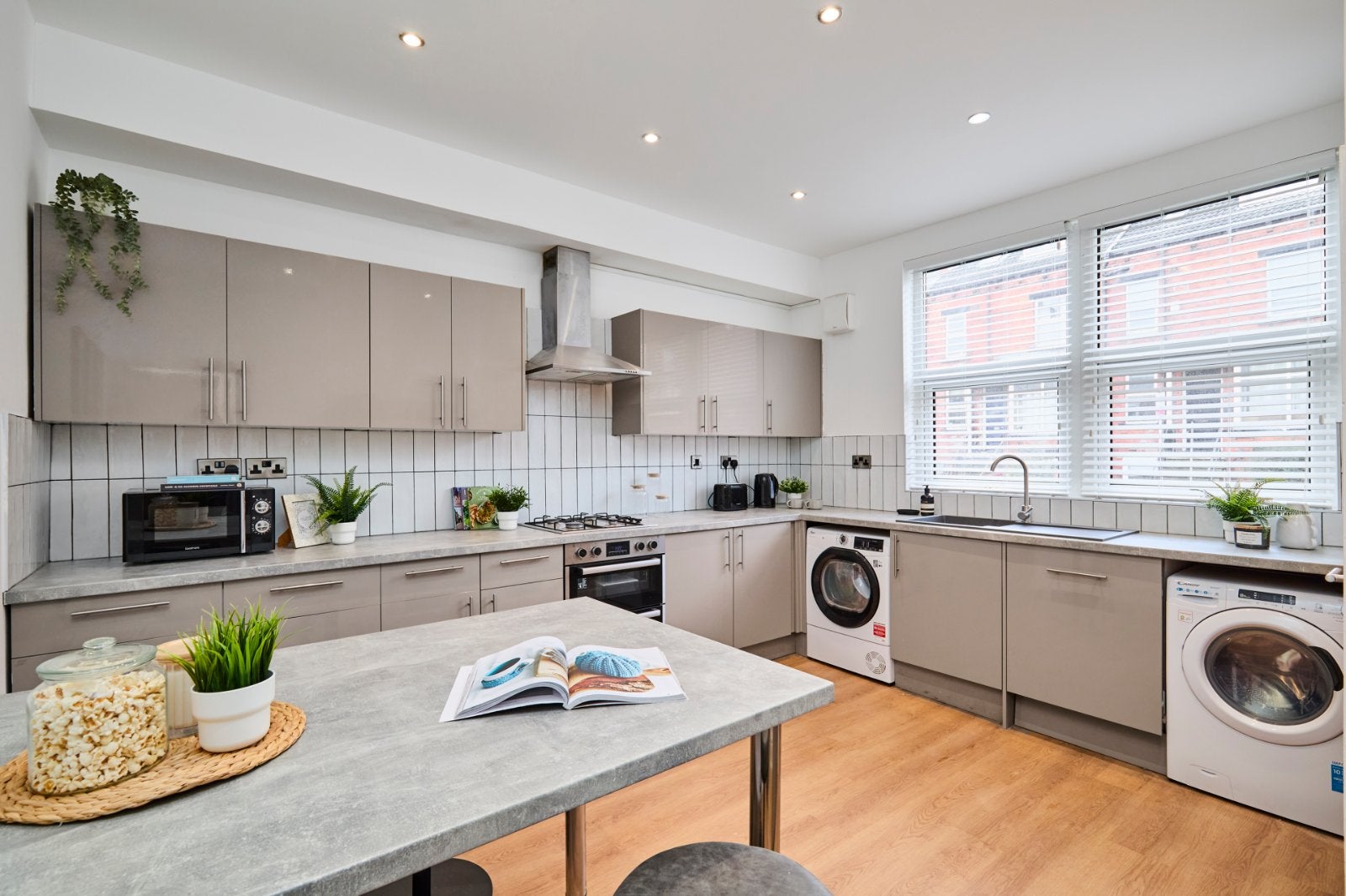 Flat Lumley Avenue in Leeds