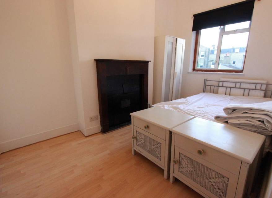 Flat Rectory Road in Greater London