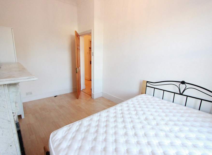 Flat Rectory Road in Greater London