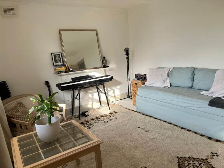 Flat Pembridge Gardens in Greater London