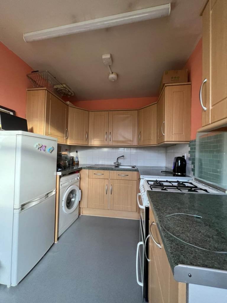 Flat Pembridge Gardens in Greater London