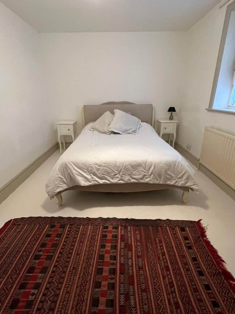 Flat Pembridge Gardens in Greater London