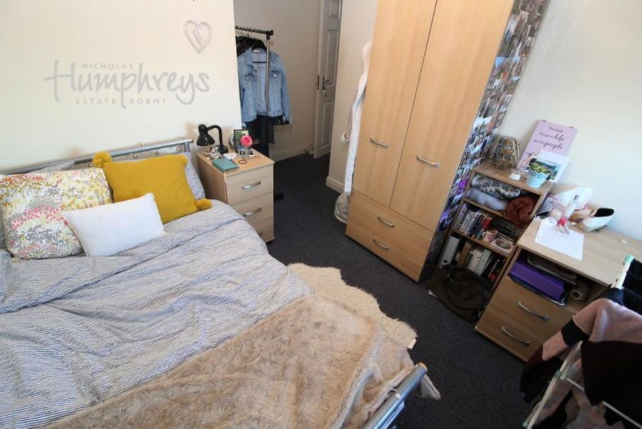 Flat Pickmere Road in Sheffield