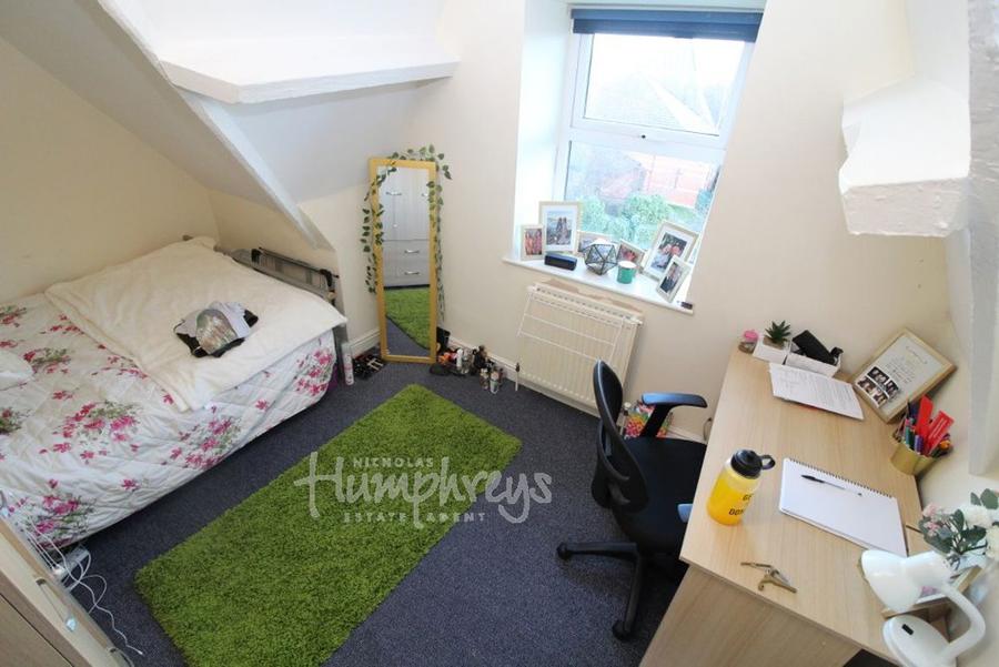 Flat Pickmere Road in Sheffield
