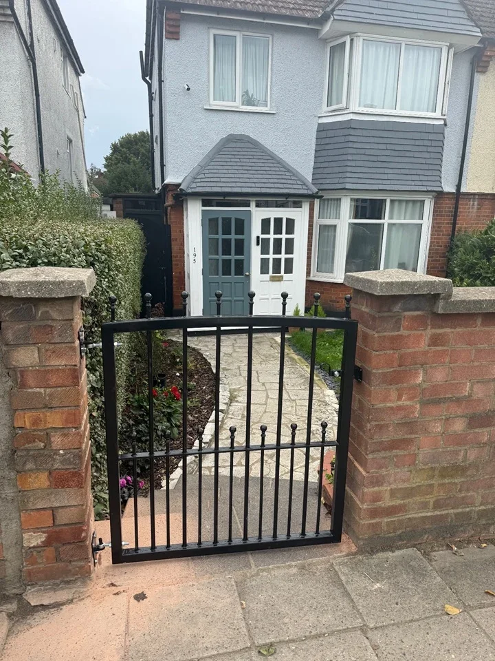 Room Gunnersbury Avenue in Greater London