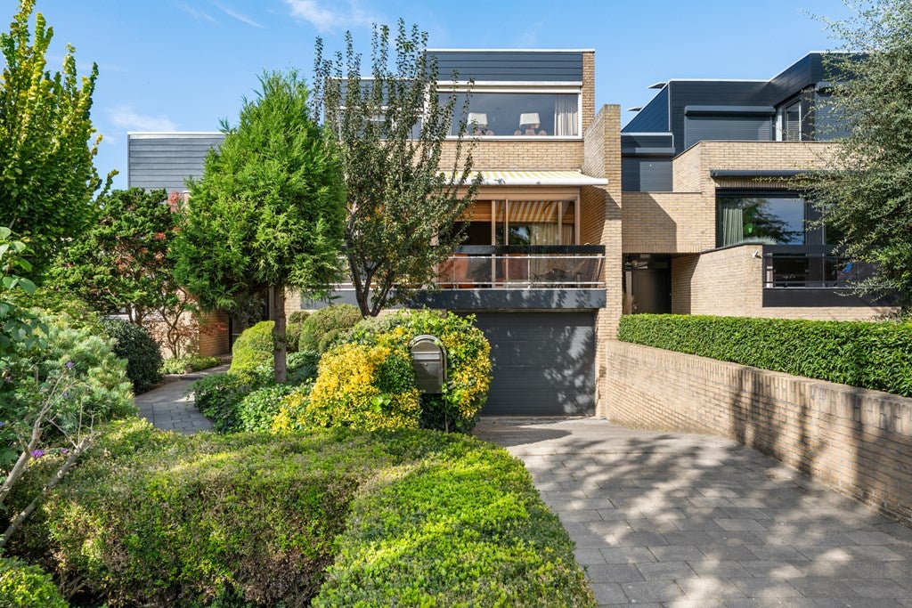 Huis Burg Vogelaarsingel 17 in Nieuwerkerk aan den IJssel
