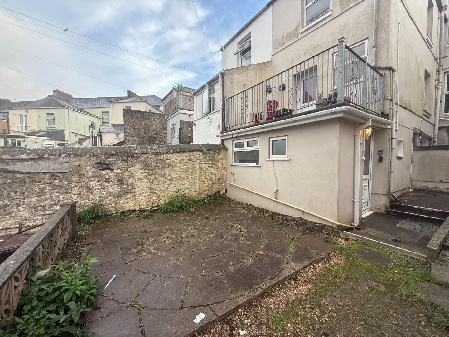 Flat Greenbank Road in Plymouth