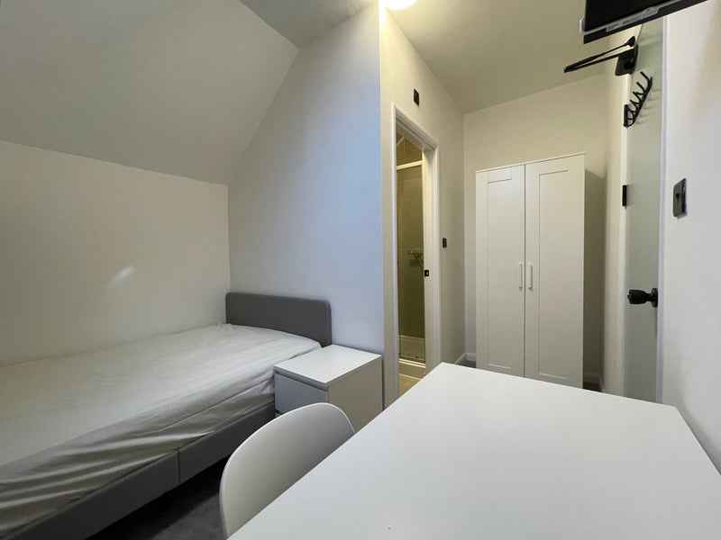 Room Patina Walk in Greater London