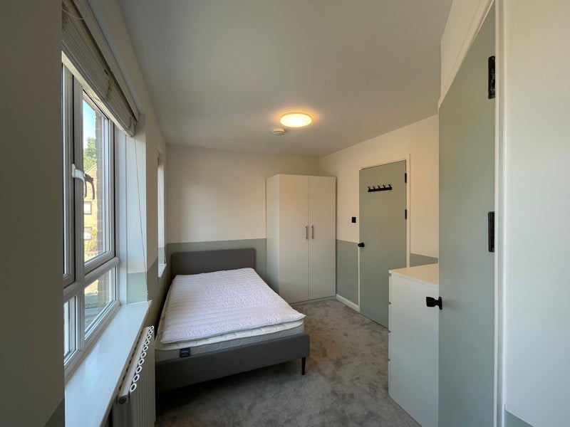 Room Patina Walk in Greater London