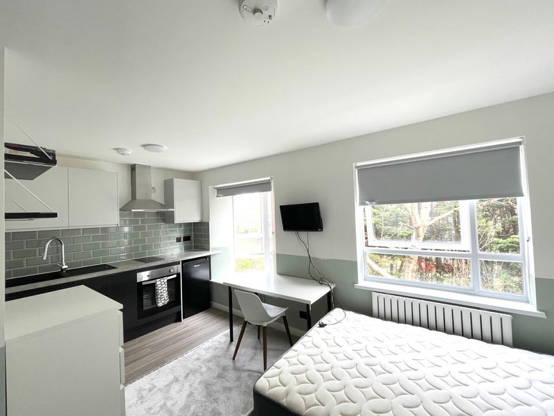 Room Patina Walk in Greater London
