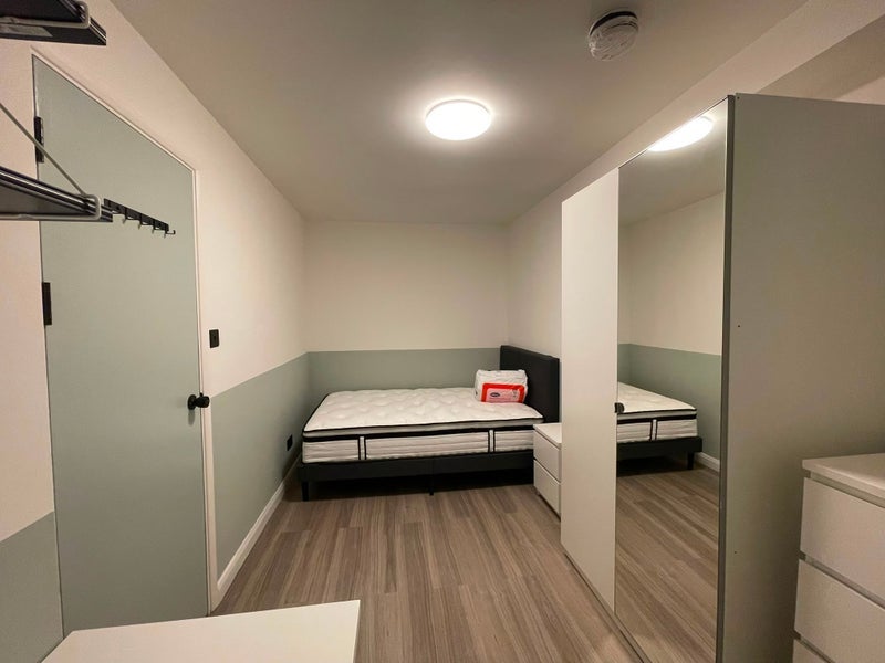 Room Patina Walk in Greater London
