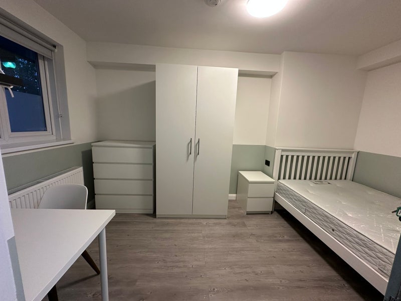Room Patina Walk in Greater London