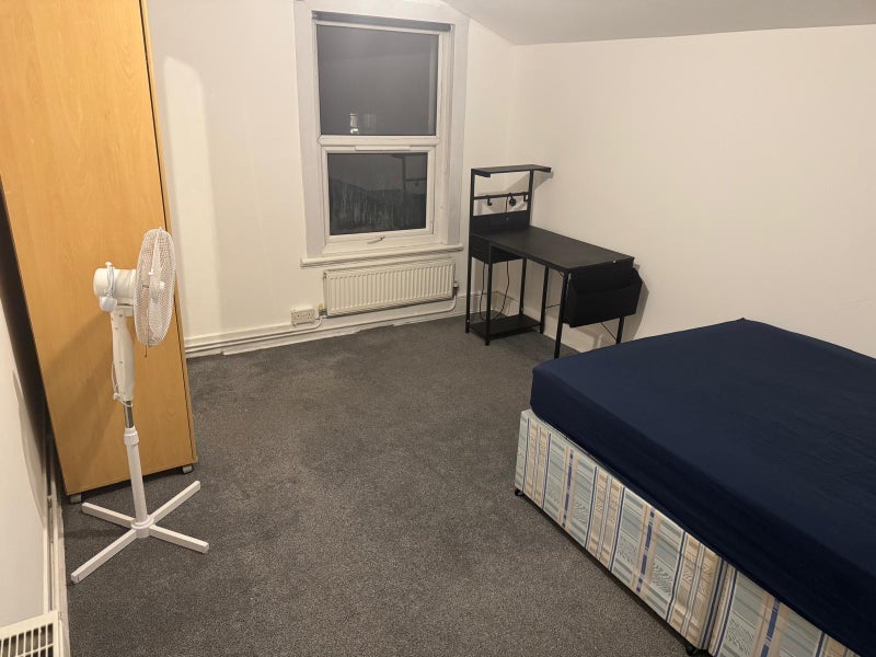 Room Grove Green Road in Greater London