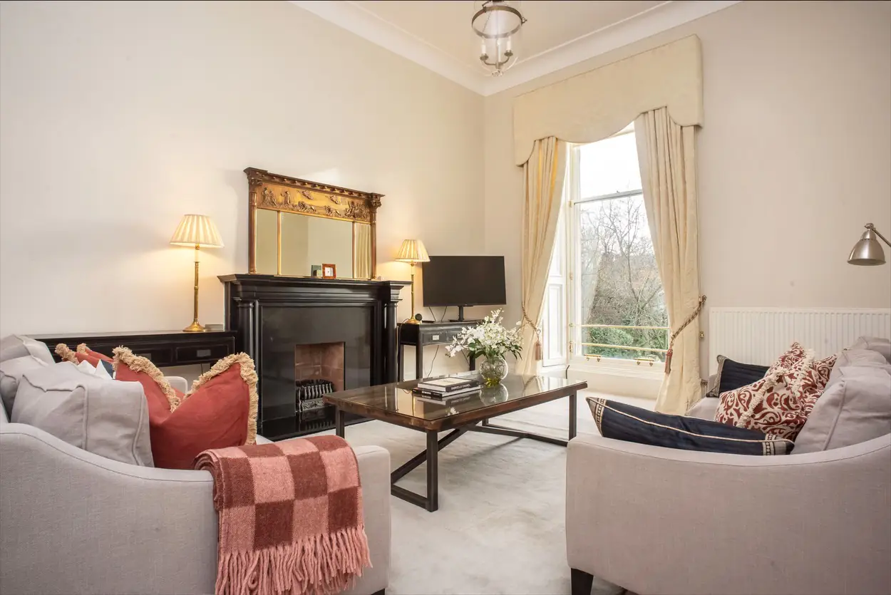 Flat Grosvenor Crescent in City of Edinburgh