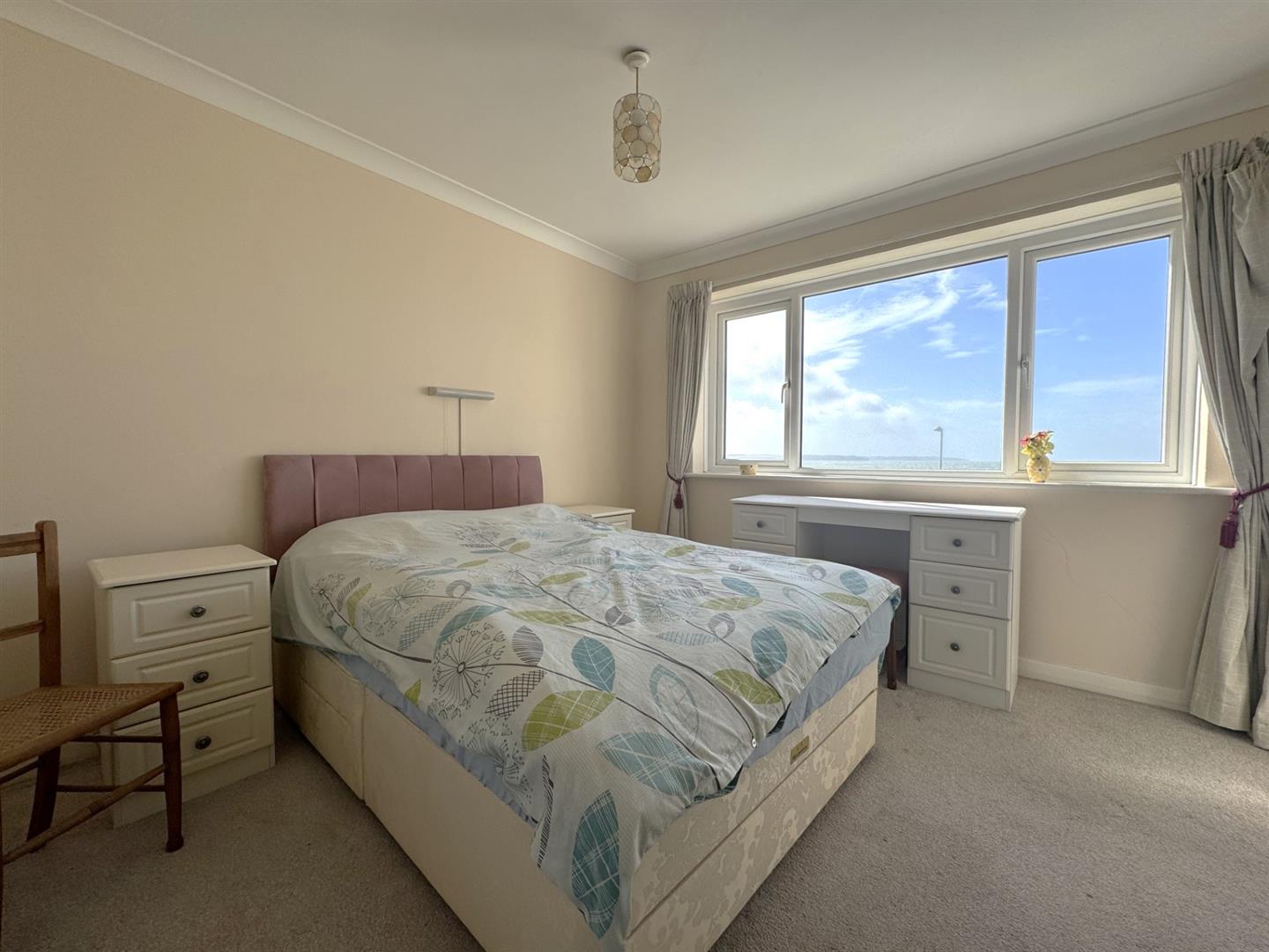Flat Marine Parade East in Lee-on-the-Solent