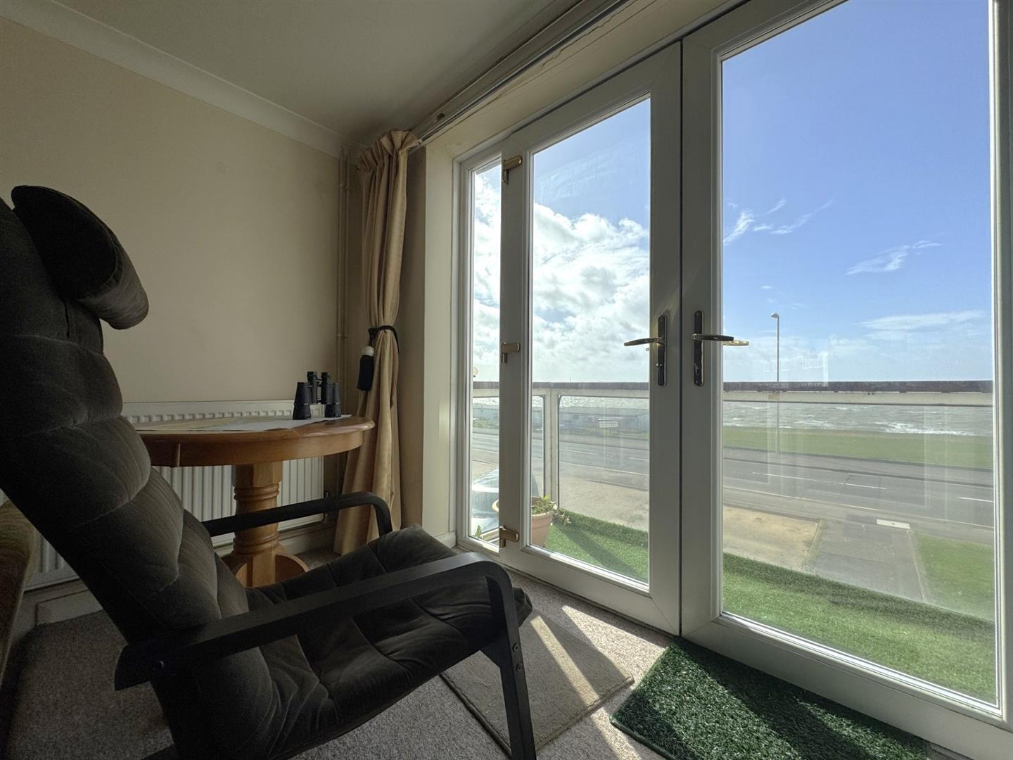 Flat Marine Parade East in Lee-on-the-Solent