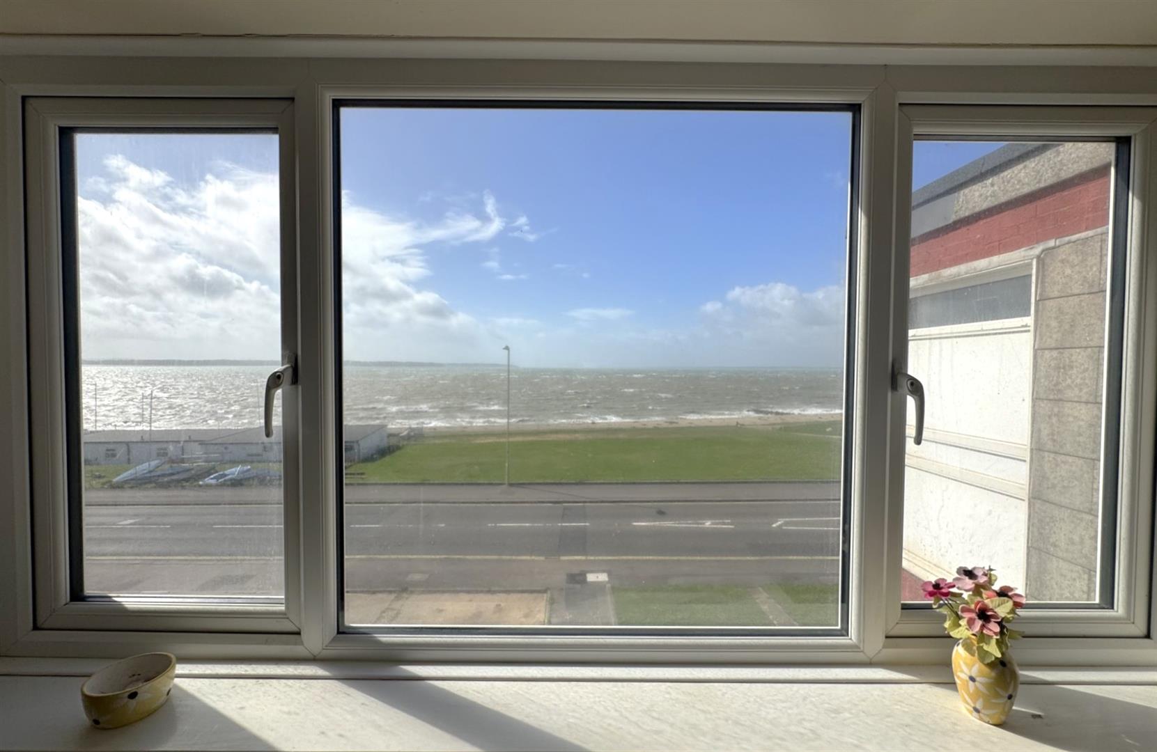 Flat Marine Parade East in Lee-on-the-Solent