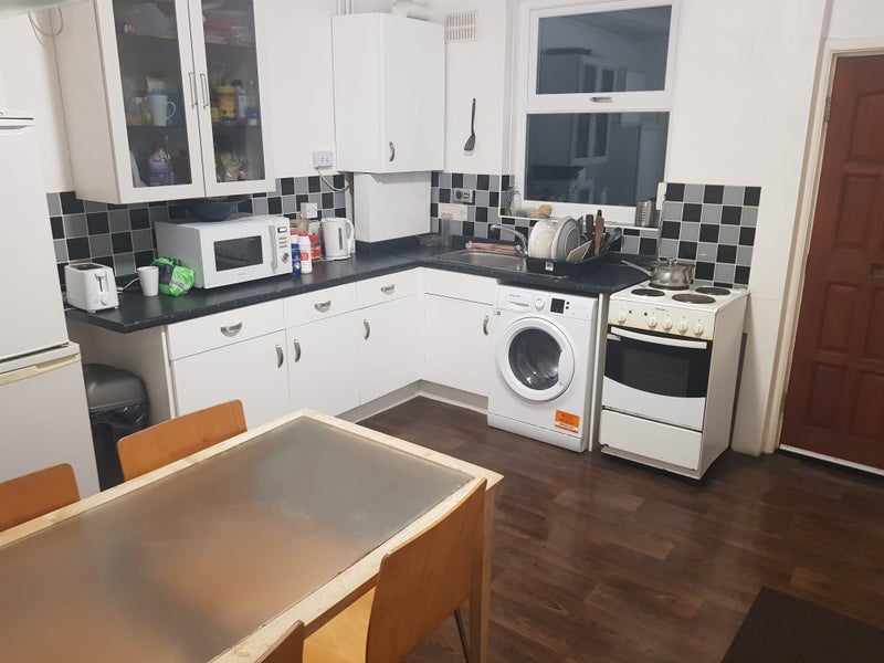 Room Woodhead Road in Sheffield