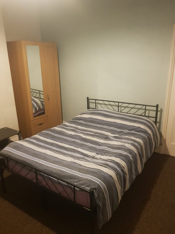 Room Woodhead Road in Sheffield