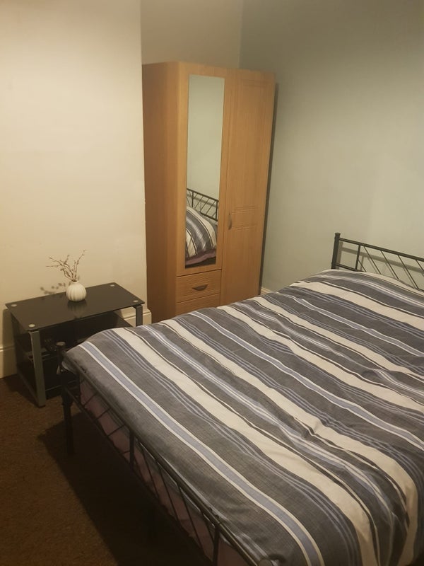 Room Woodhead Road in Sheffield