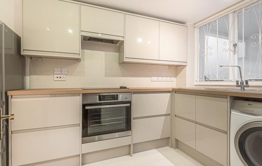 Flat Elsworthy Road in Greater London
