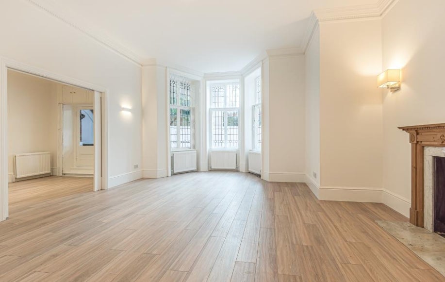 Flat Elsworthy Road in Greater London