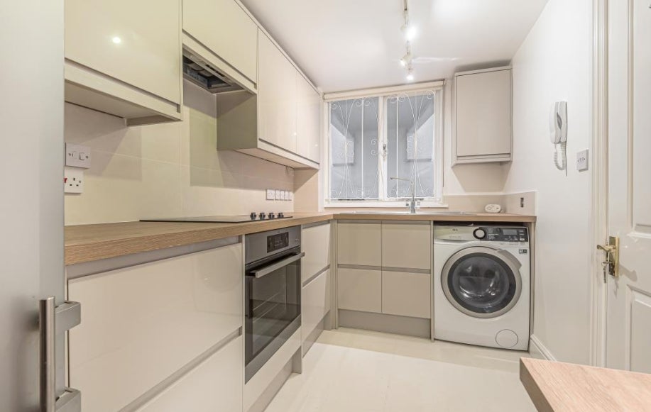 Flat Elsworthy Road in Greater London