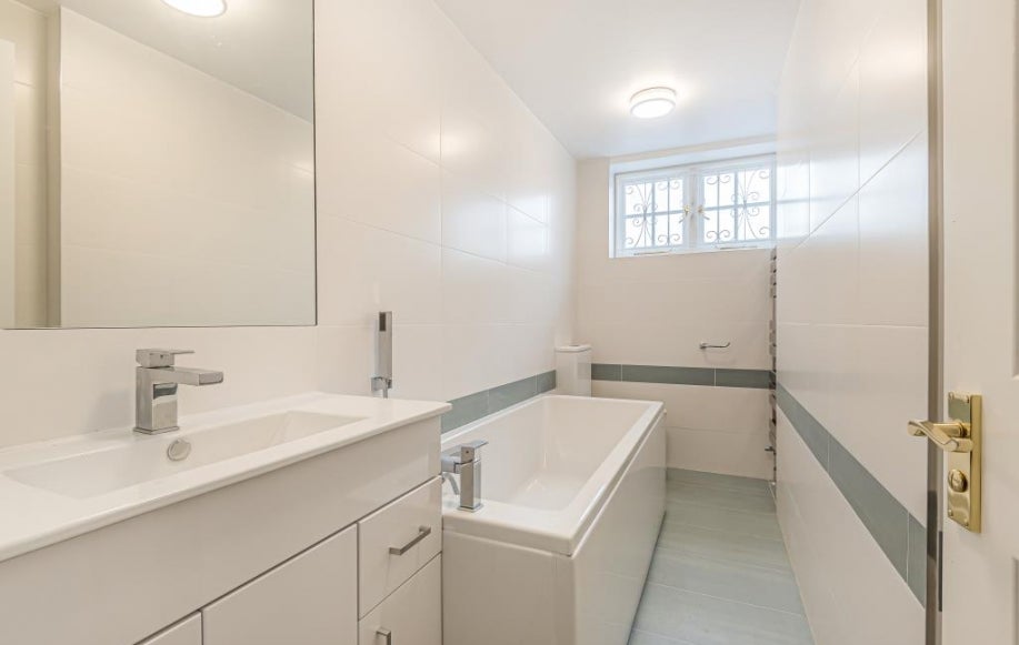 Flat Elsworthy Road in Greater London