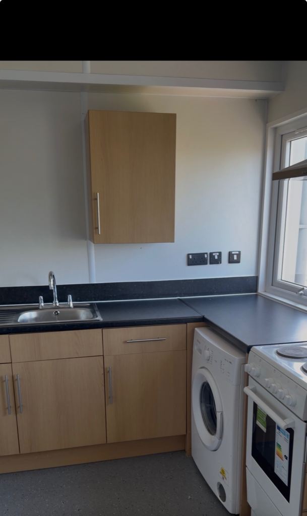 Room Woodman Road in Greater London