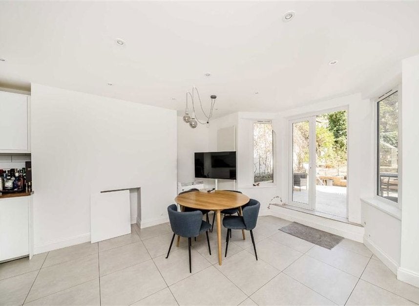 Flat Kennington Park Road in Greater London