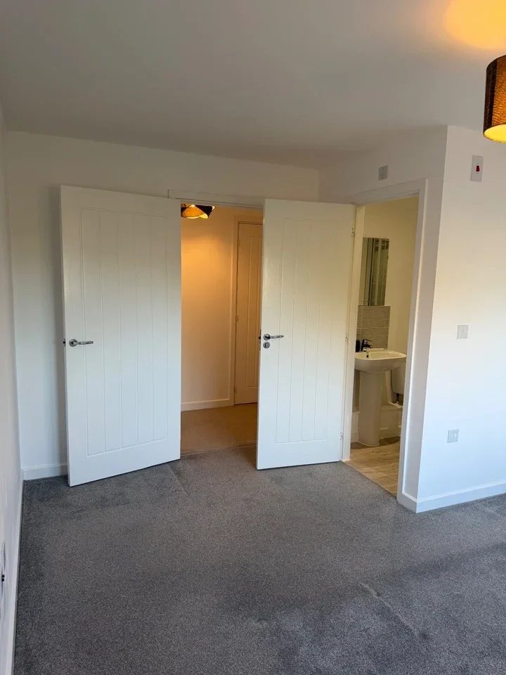 Flat Muir Drive in Dartford