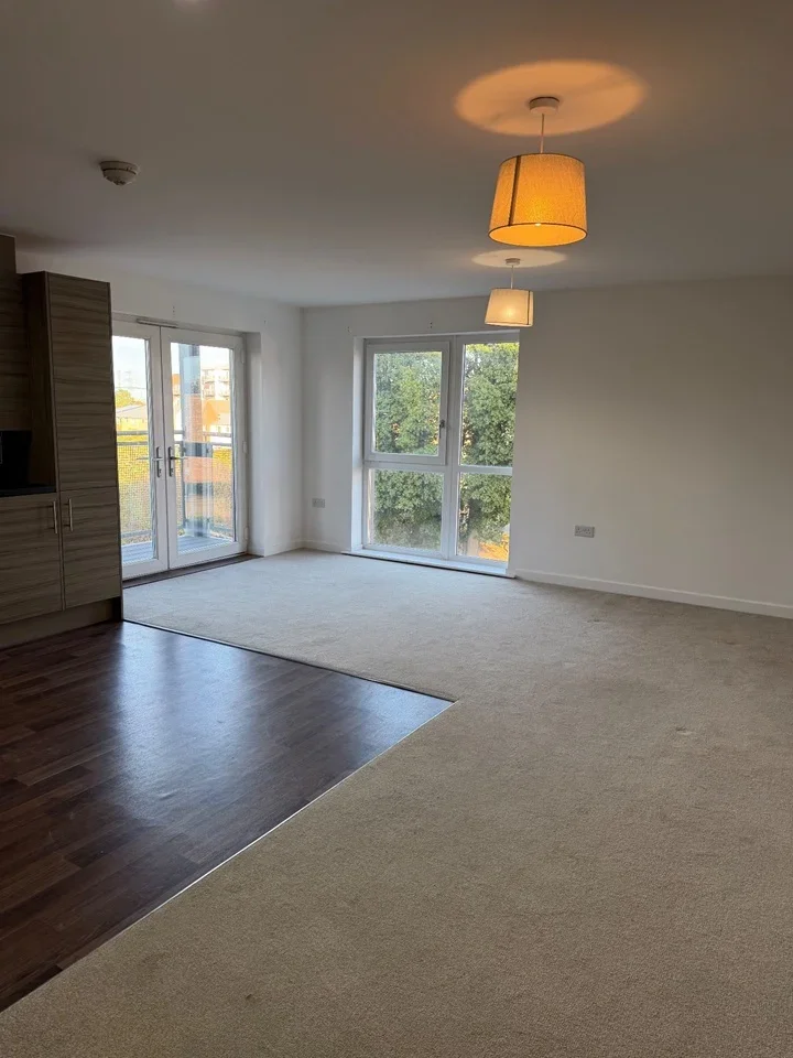 Flat Muir Drive in Dartford