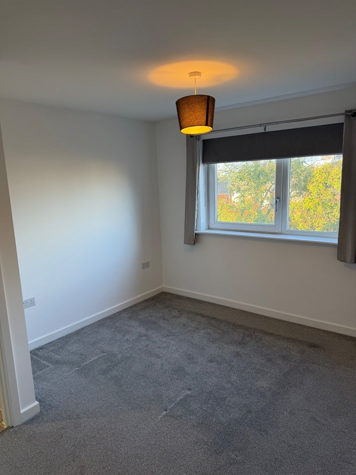 Flat Muir Drive in Dartford