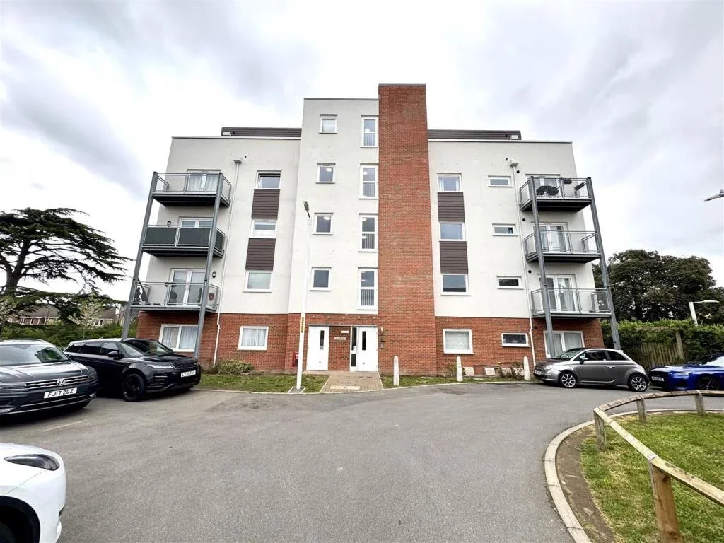 Flat Muir Drive in Dartford
