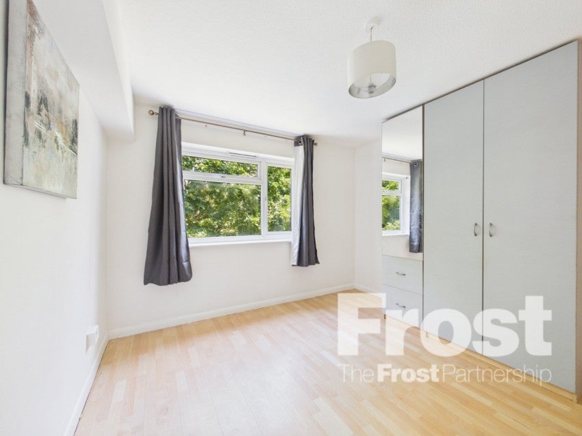 Flat Upton Close in Slough