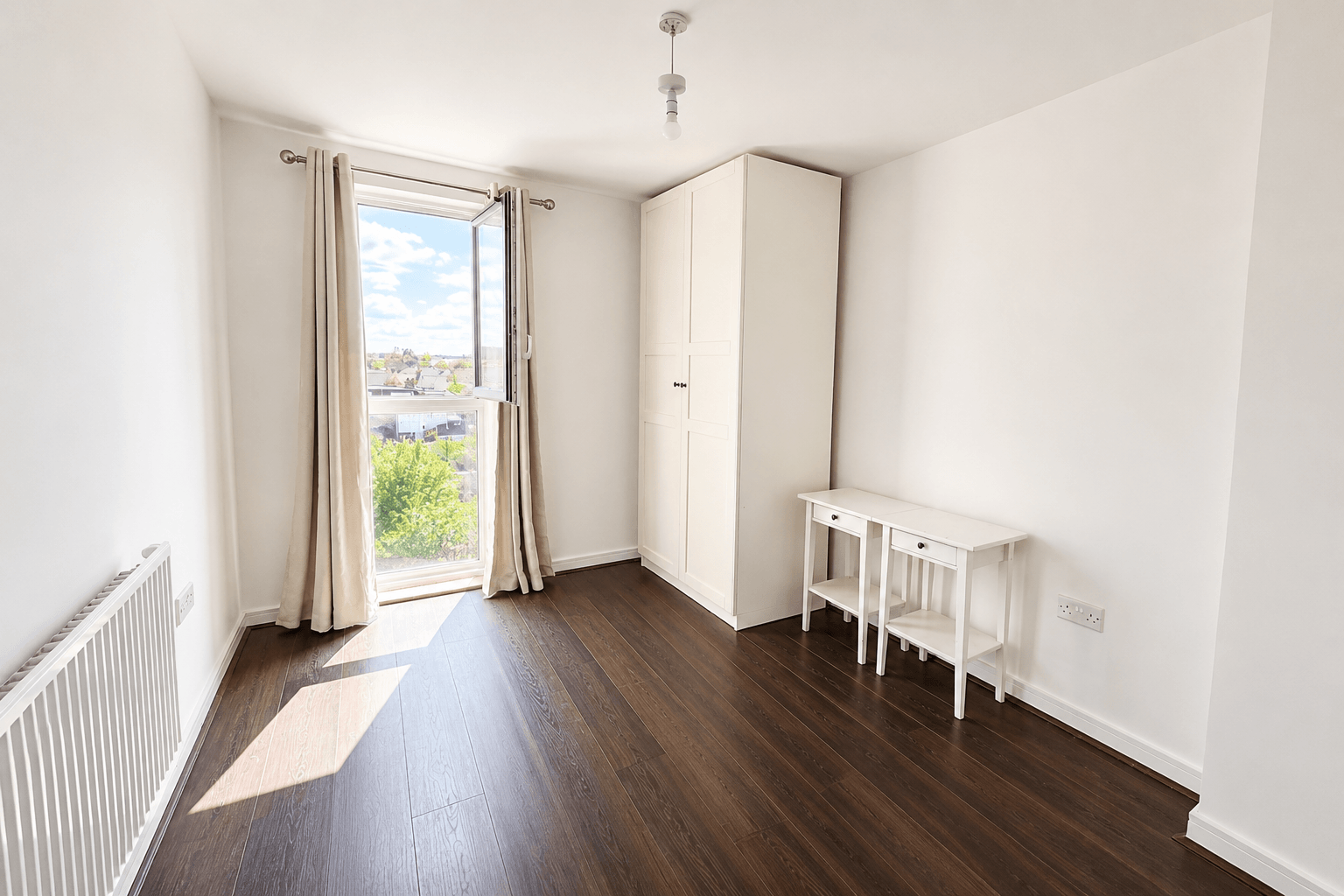 Flat Connersville Way in Greater London