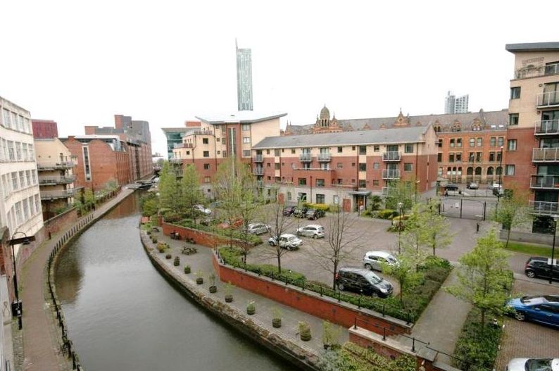 Room Whitworth Street West in Manchester
