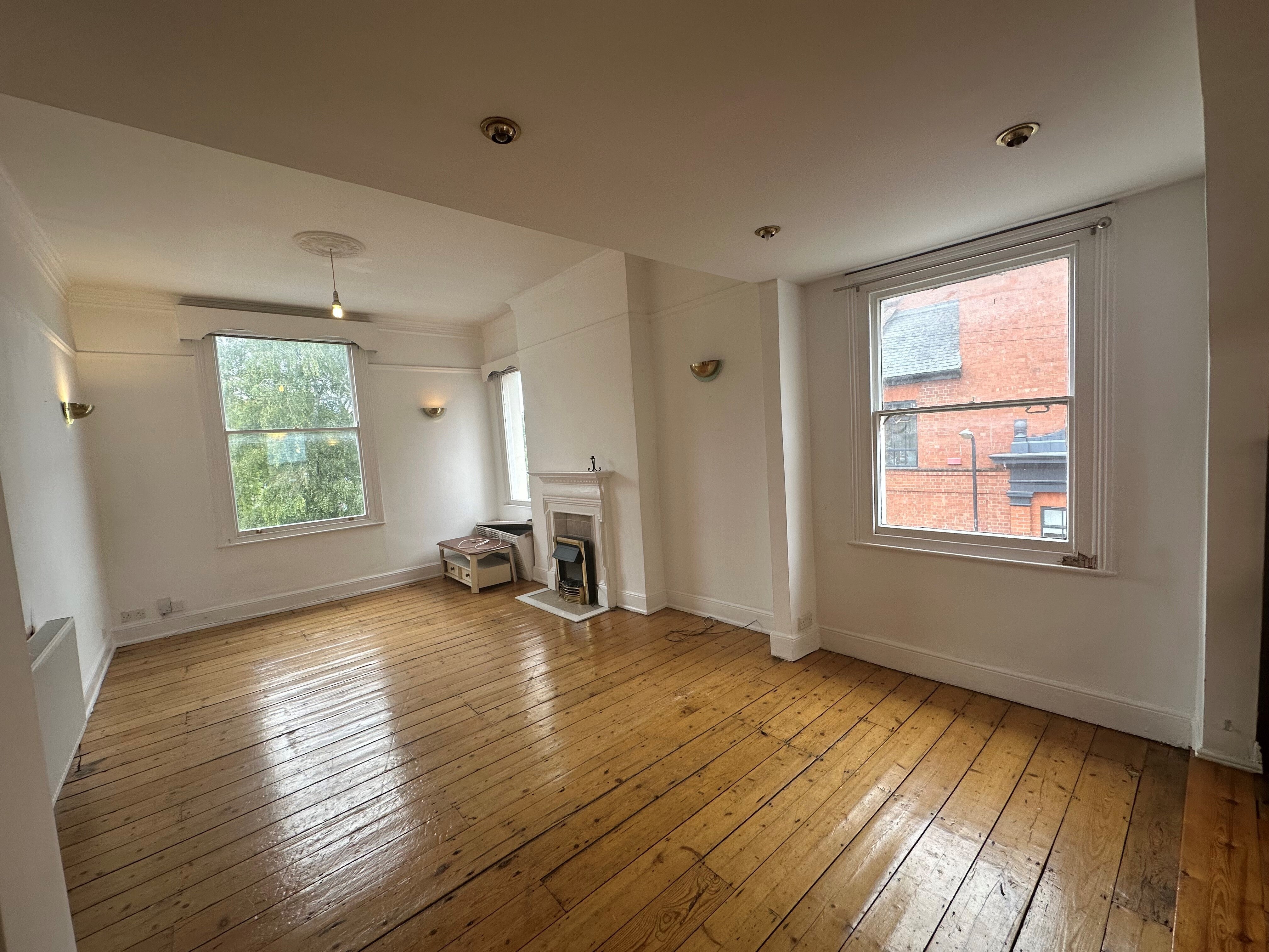 Flat Priory Terrace in Royal Leamington Spa