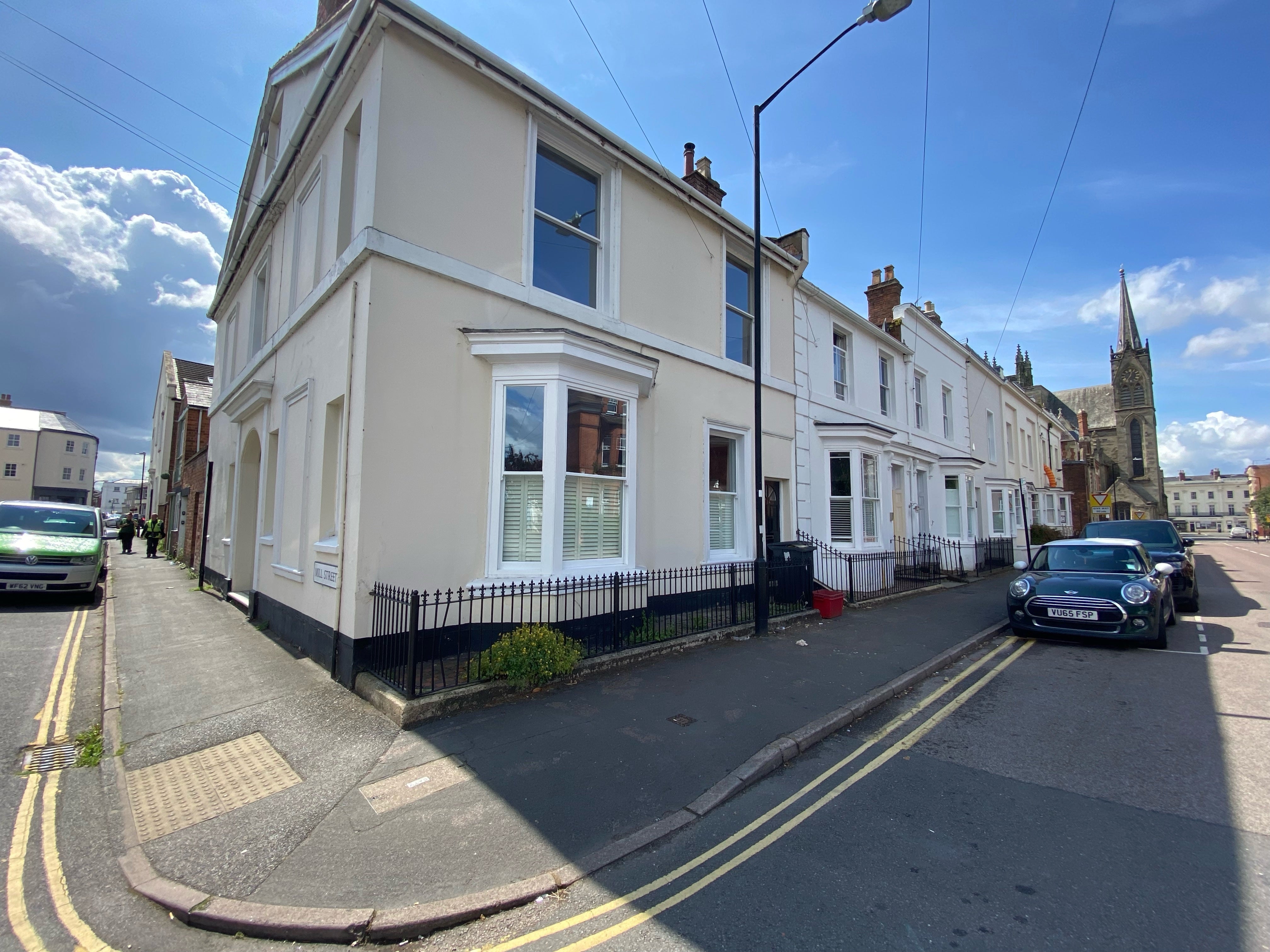 Flat Priory Terrace in Royal Leamington Spa