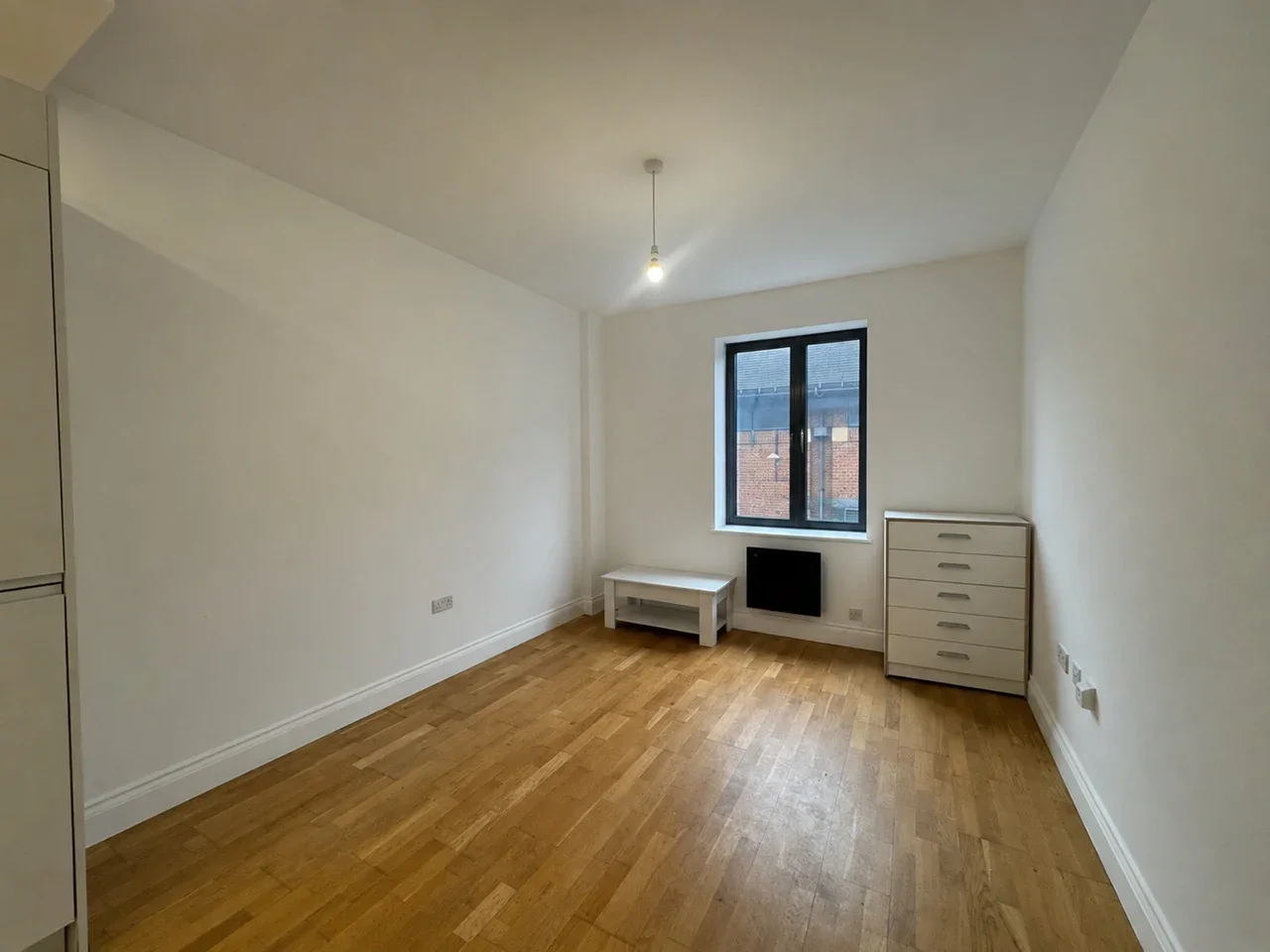 Flat Elmfield Road in Greater London