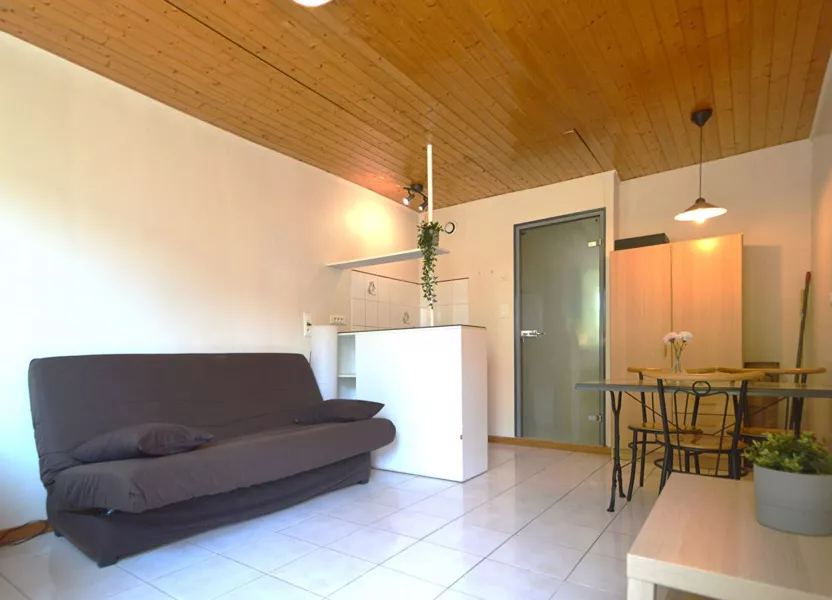 Room Rue du Sergent Bernès-Cambot in Pau