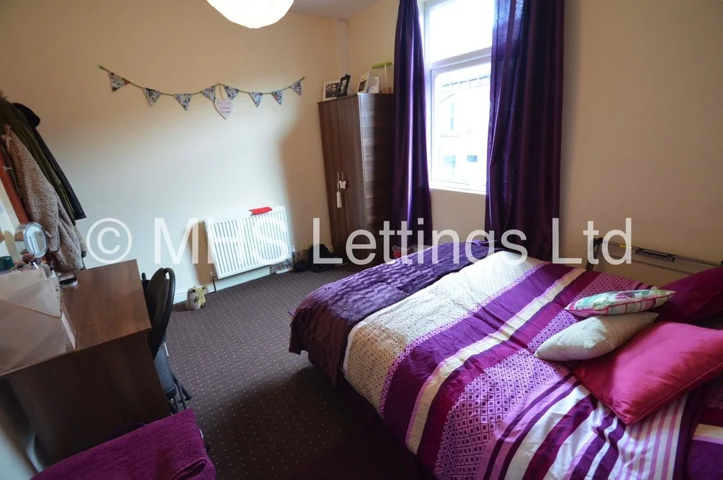 House Back Ashville Grove in Leeds