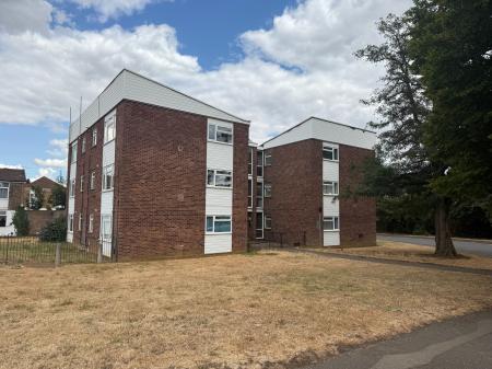 Flat Newton Road in Duston