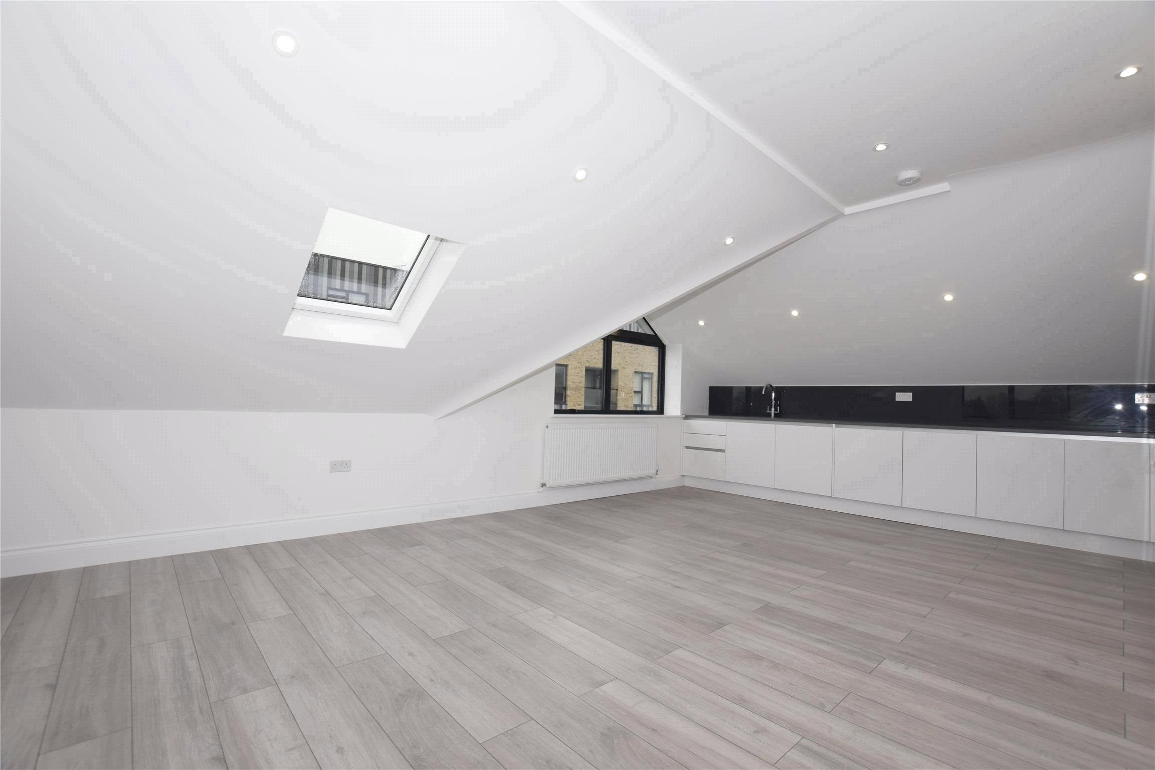 Flat Fitzjohn Avenue in Greater London