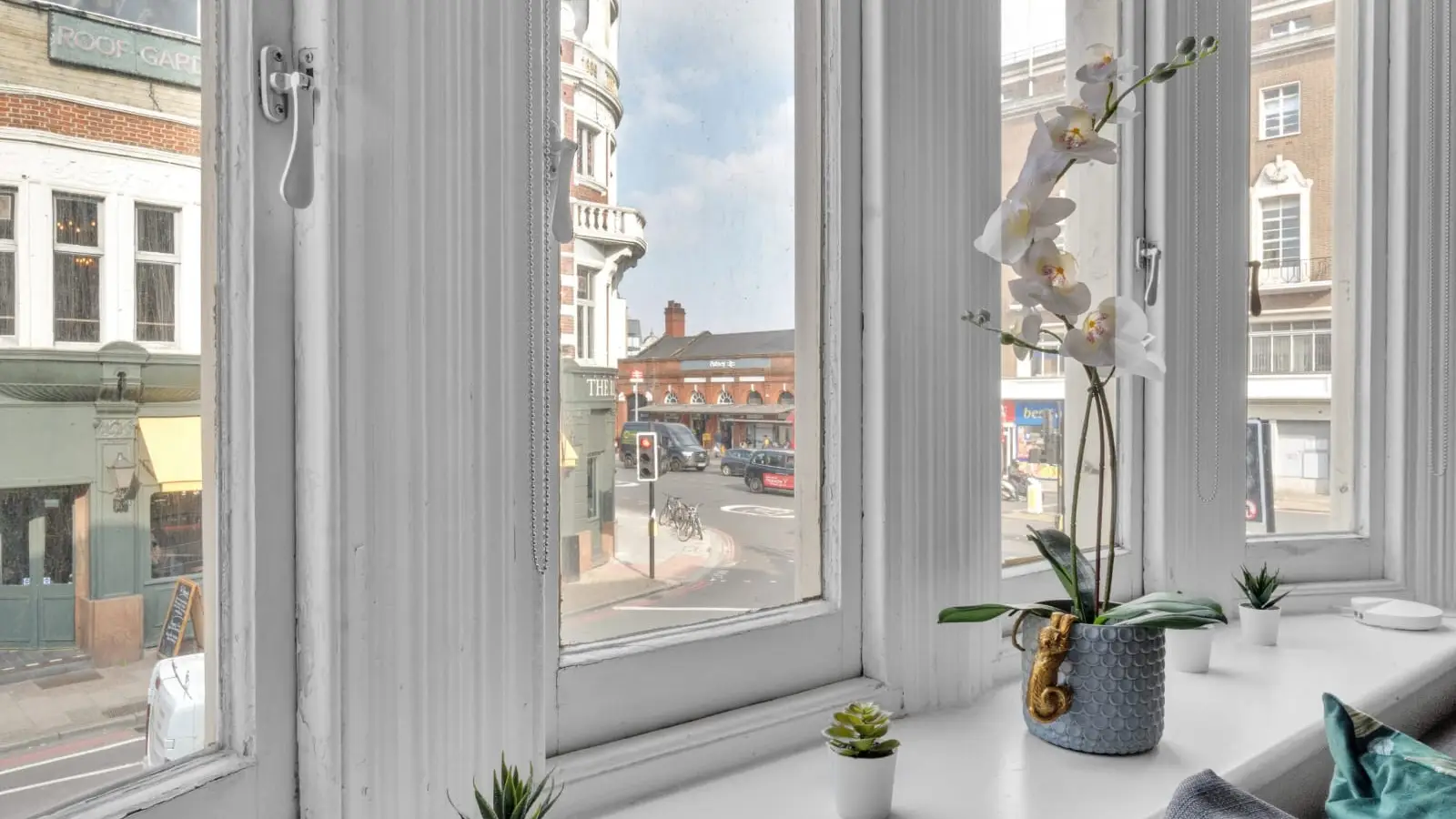 Flat Upper Richmond Road in Greater London