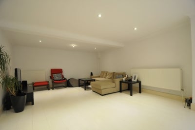 Flat Humber Road in Greater London