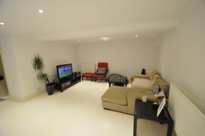 Flat Humber Road in Greater London